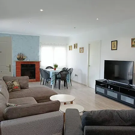 Holiday home Big Lawn Four-bedroom House,spacious Room, In Of Music, Near Equestrian Center,outdoor Fun *